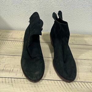 Lucky brand suede zippered ankle boot